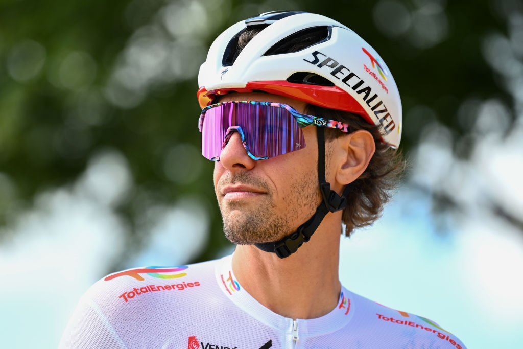 Daniel Oss abandons Tour after collision with fan