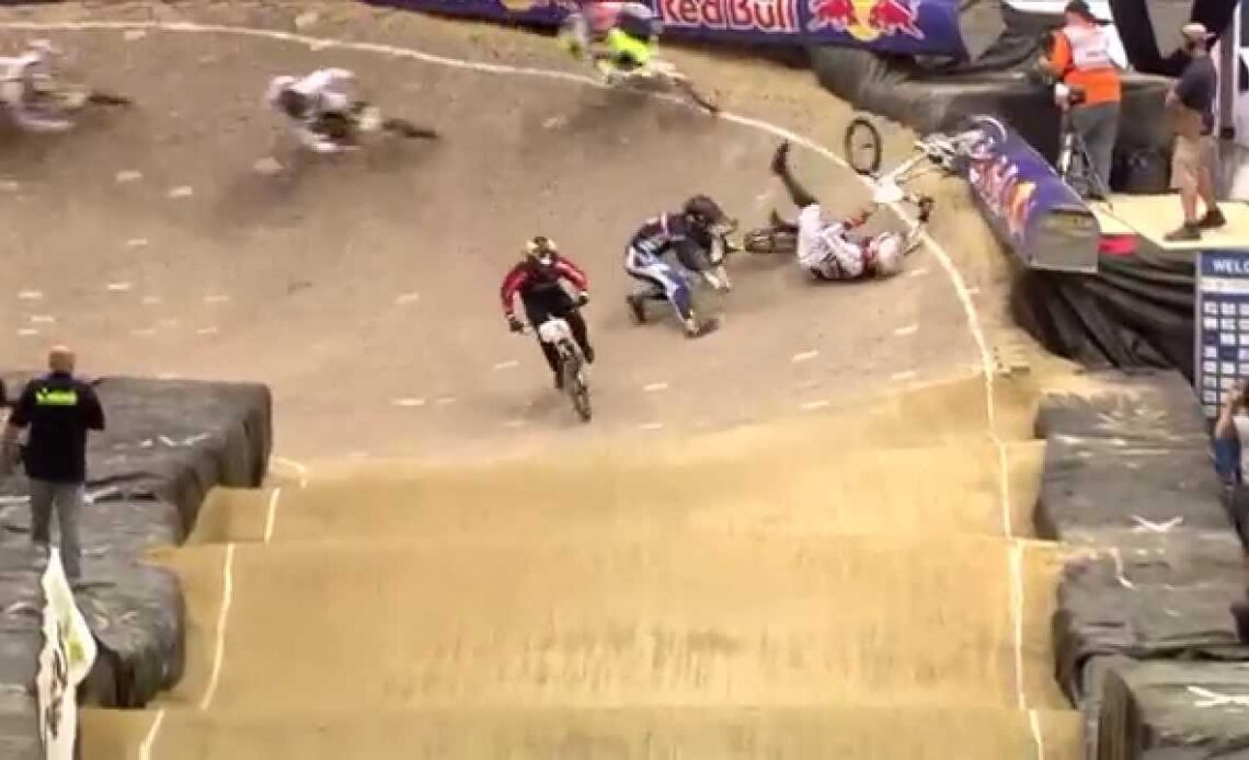 Defending Champ Liam Phillips Crashes out - 2014 BMC World Championships