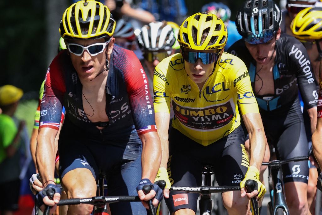 Geraint Thomas pulls clear of Tour de France podium chasers