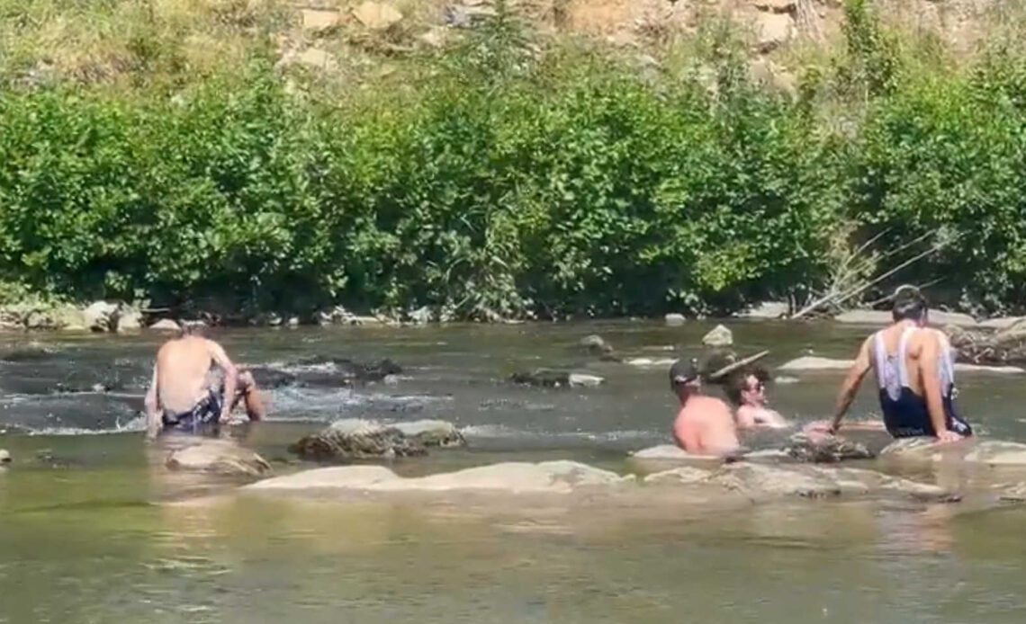 Here's Chris Froome and his teammates having a lovely little dip at the TdF