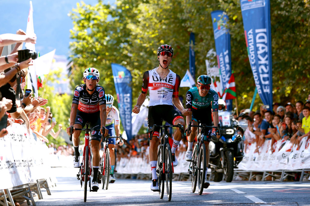 Juan Ayuso climbs to victory in Circuito de Getxo