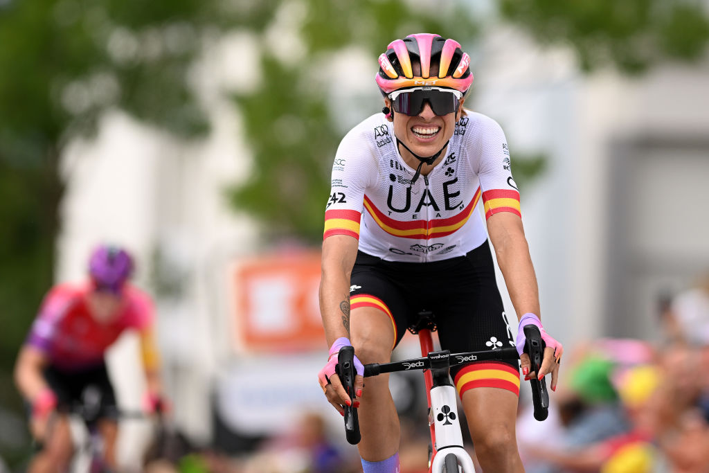 Mavi Garcia hit by own team car on hectic Tour de France Femmes gravel stage