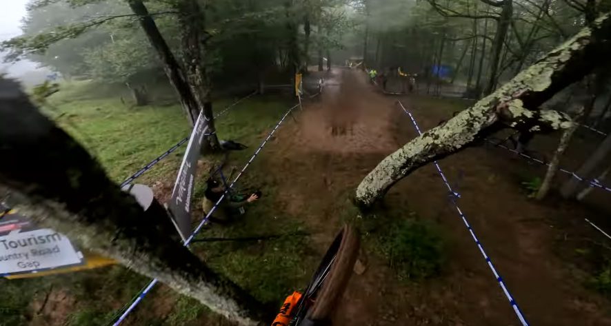 Laurie Greenland jumps between two trees at Snowshoe World Cup