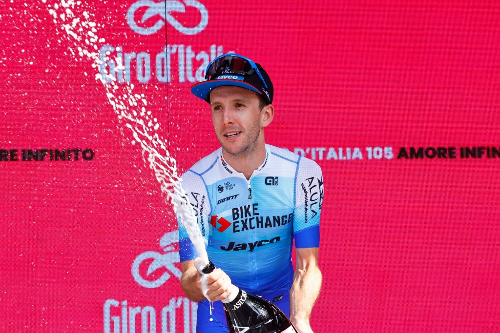 Simon Yates to stay with BikeExchange-Jayco until 2024