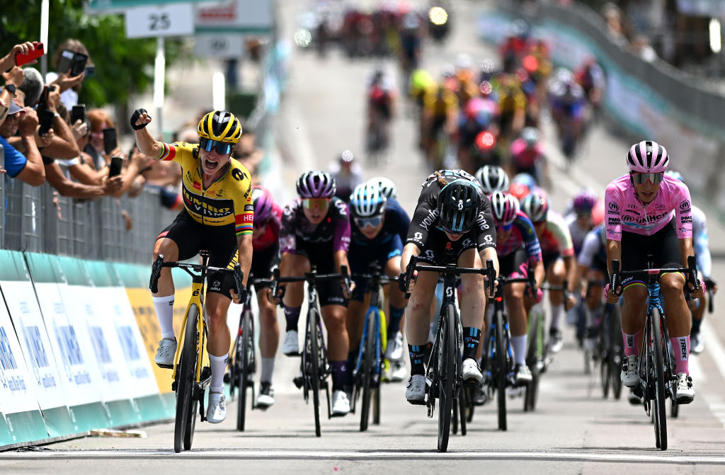 Sprinters eye first yellow jersey on Champs-Élysées at Tour de France Femmes