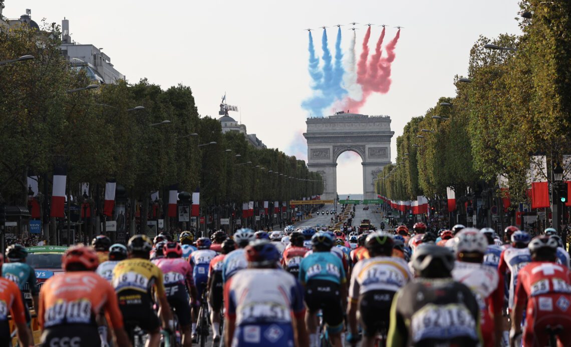 Tour de France stage 21 Live - Sprint showdown on the Champs-Élysées