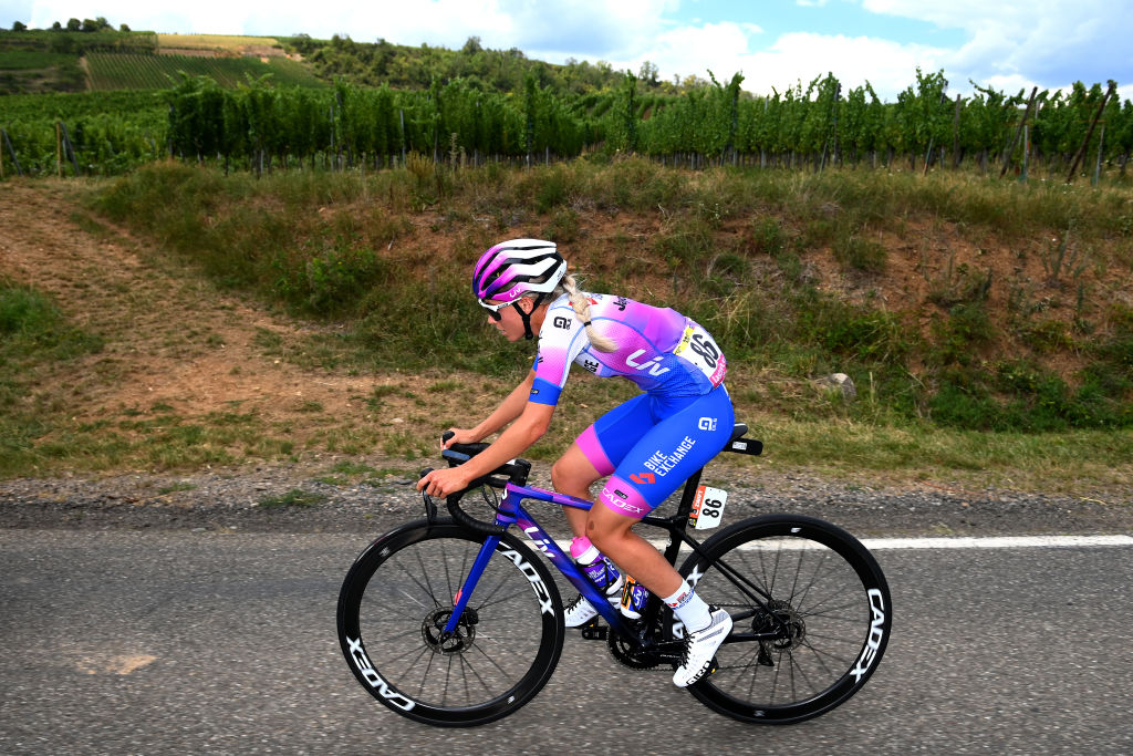 Urska Zigart shows climbing strength at Tour de France Femmes