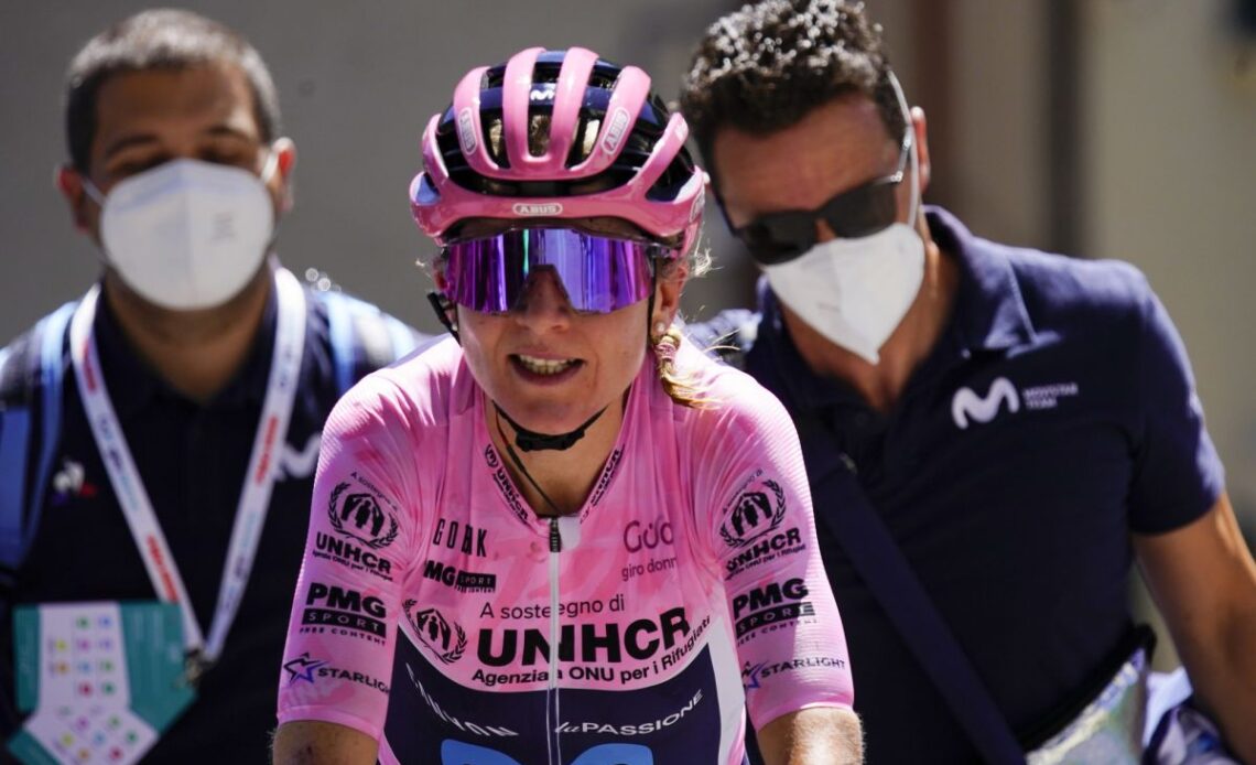 Van Vleuten has 'controlled crash' en route to Giro Donne stage win - Video