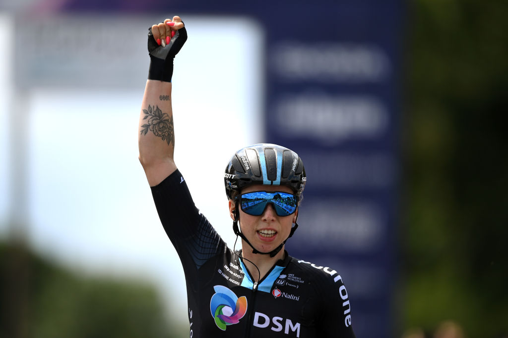 Wiebes repeats with victory on stage 2 at Baloise Ladies Tour