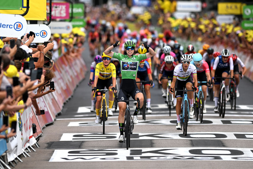 Wiebes strikes a second time and wins stage 5 of Tour de France Femmes