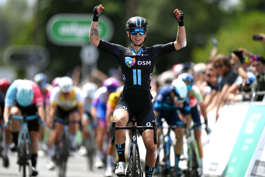 Wiebes wins stage 1 at Baloise Ladies Tour