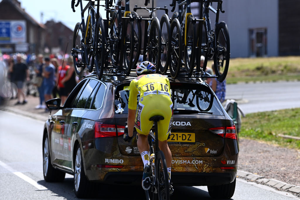 Wout van Aert crashes in Tour de France cobbled stage - Video