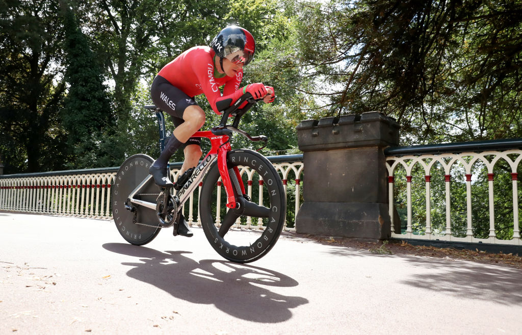 Geraint Thomas crashes in Commonwealth Games time trial nightmare