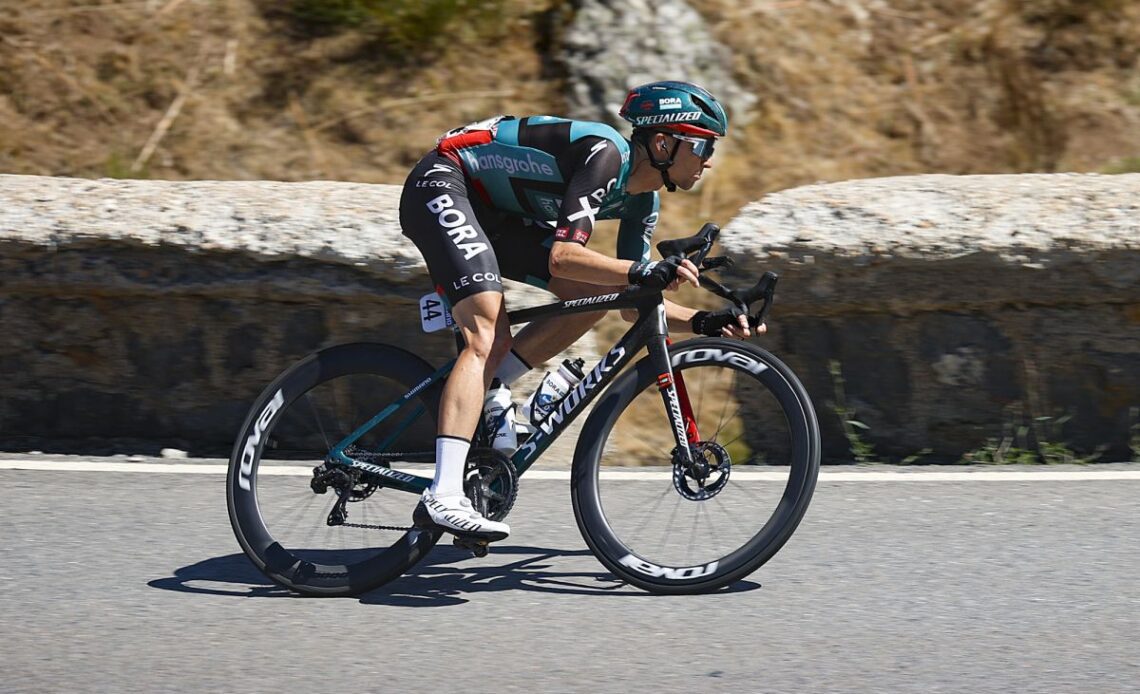 Jai Hindley chasing ‘phenomenal’ Evenepoel as Vuelta a España heads back into mountains