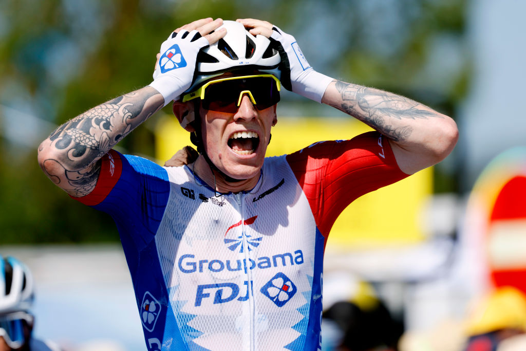 Jake Stewart sprints to victory on stage 1 of Tour de l'Ain