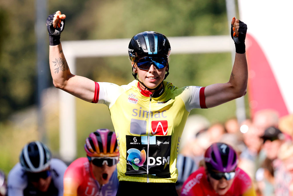 Lorena Wiebes claims second consecutive victory on stage 2 at Simac Ladies Tour