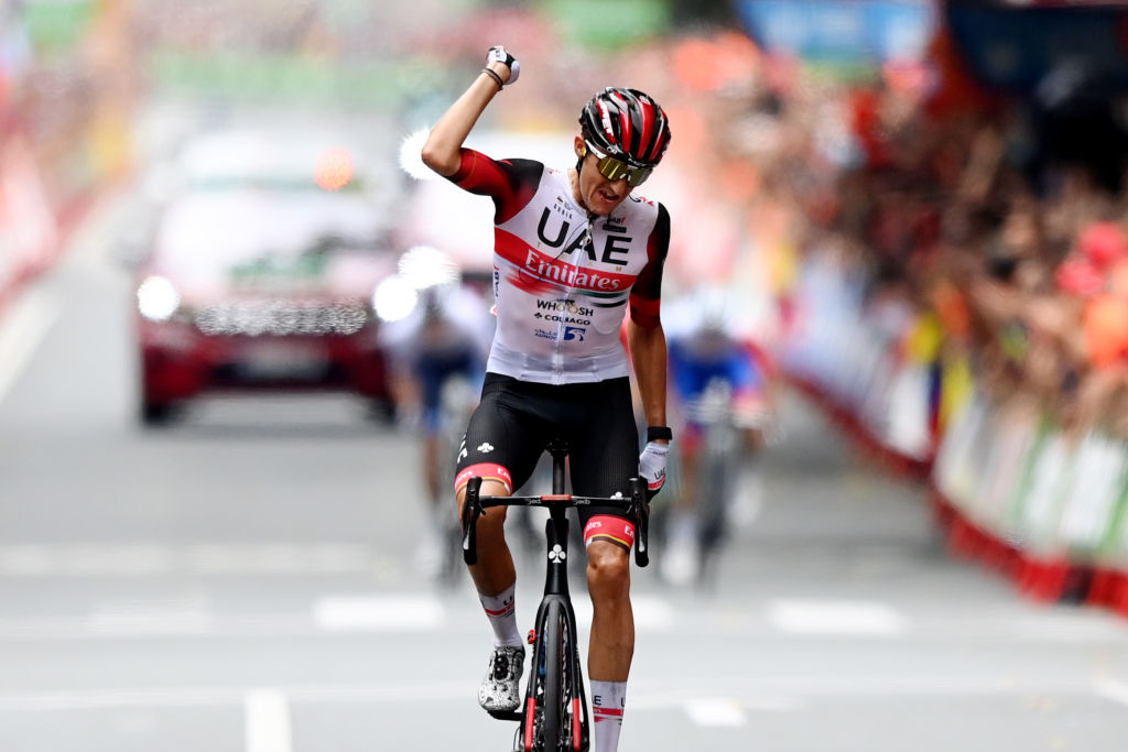 Marc Soler holds off chase to take solo victory on stage 5 at Vuelta a España