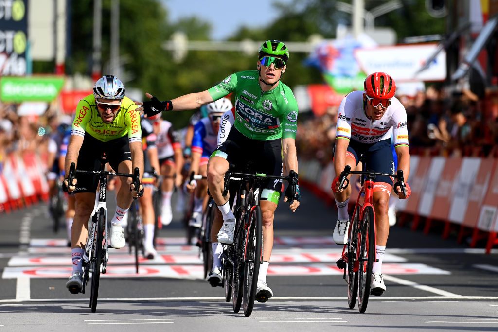 Sam Bennett wins two in a row on stage 3 at Vuelta a España