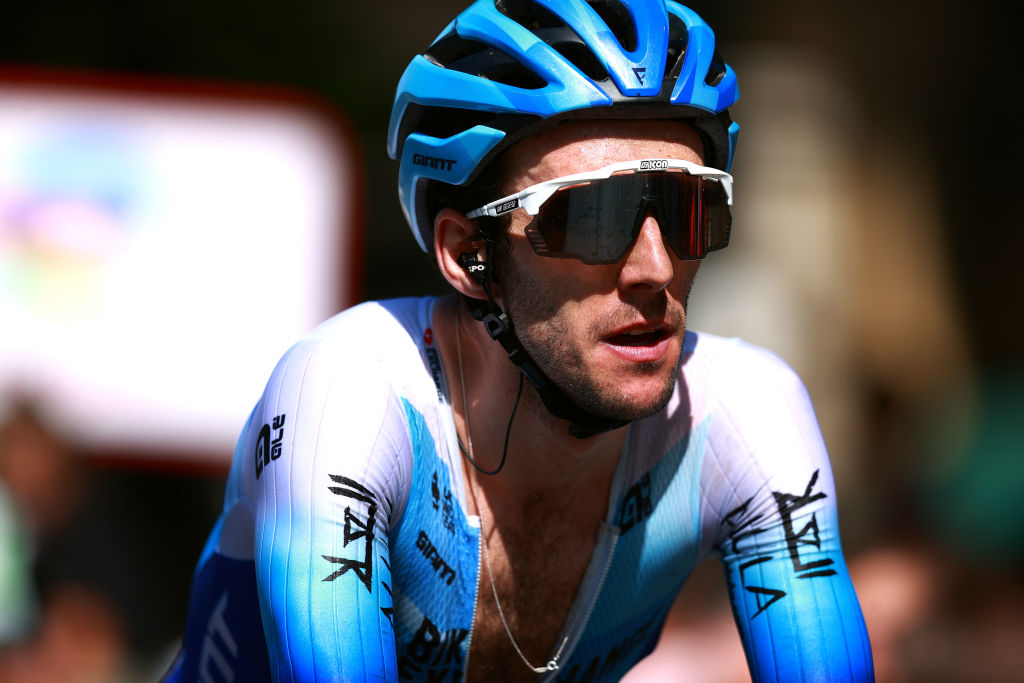 Simon Yates leaves Vuelta a España following COVID-19 positive