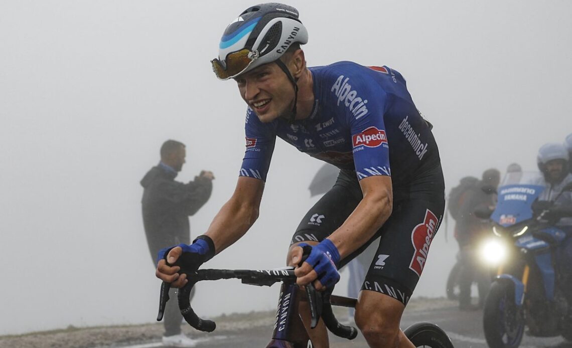 Vine wins second mountaintop finish at Vuelta a España on stage 8 Colláu Fancuaya summit