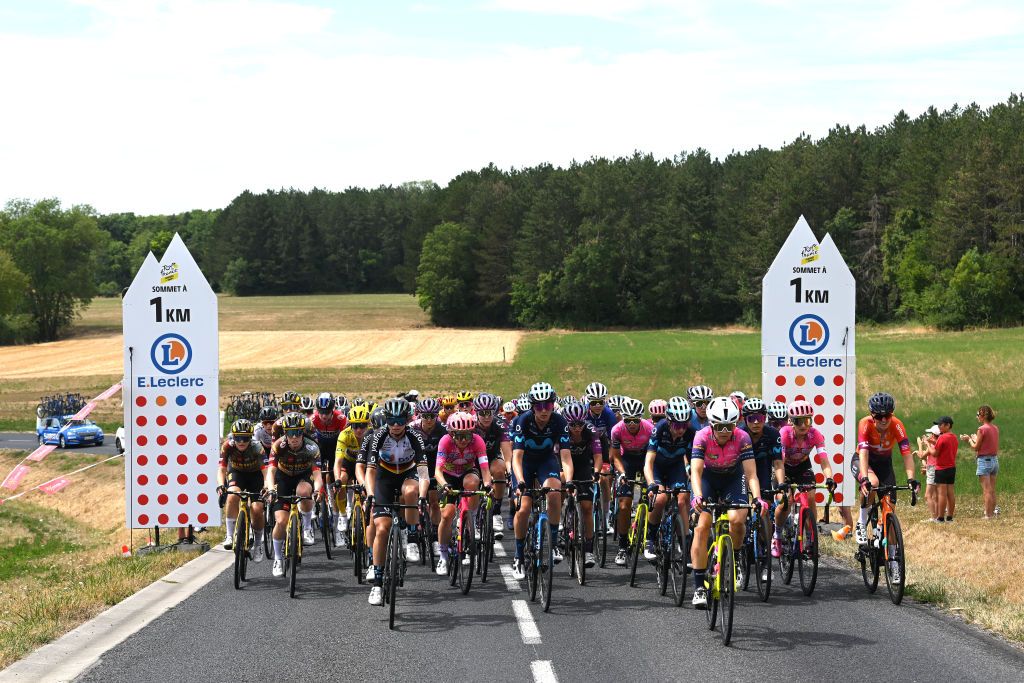 SAINTDIDESVOSGES FRANCE JULY 28 Liane Lippert of Germany and Team DSM Women Kathrin Hammes of Germany and Team EF Education Tibco Svb Paula Andrea Patio Bedoya of Colombia and Movistar Team Magdeleine VallieresMill of Canada and Team EF Education Tibco Svb and Silvia Persico of Italy and Team Valcar Travel Service lead the peloton during the 1st Tour de France Femmes 2022 Stage 5 a 1756km stage from BarleDuc to SaintDidesVosges TDFF UCIWWT on July 28 2022 in SaintDidesVosges France Photo by Dario BelingheriGetty Images