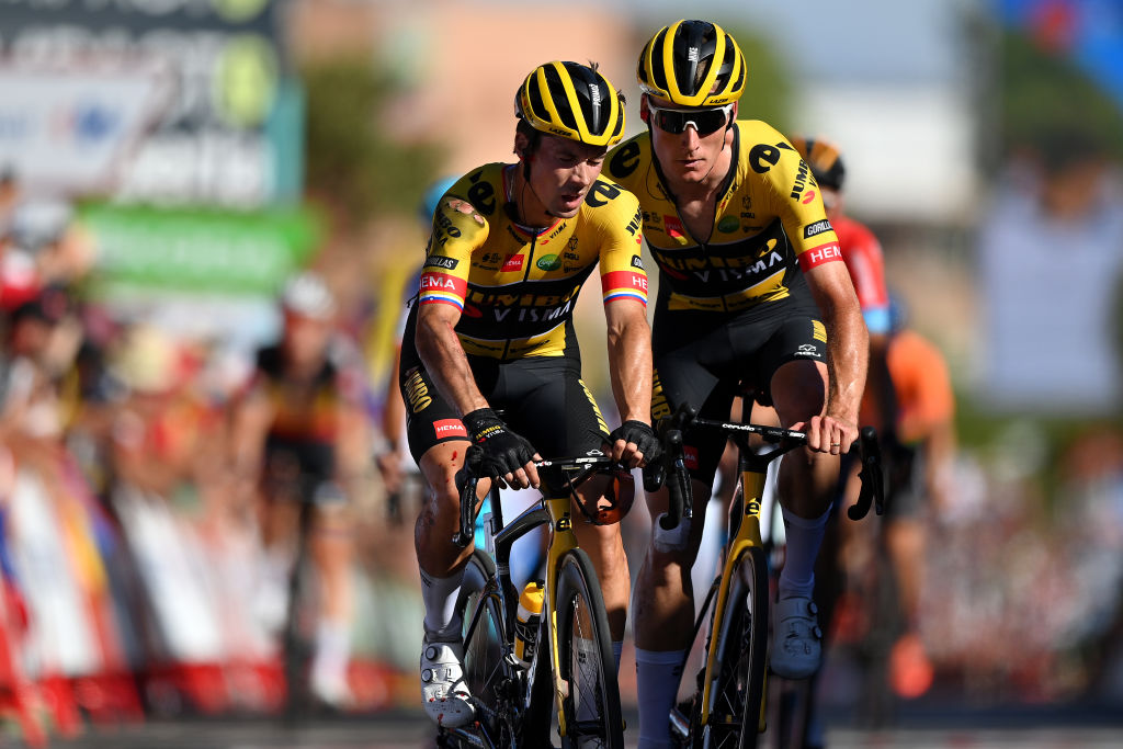 Vuelta a Espana stage 17 live - The race goes on without Roglic