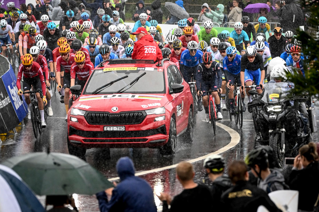 Wet World Championships weather a blessing and curse for men's U23, junior riders
