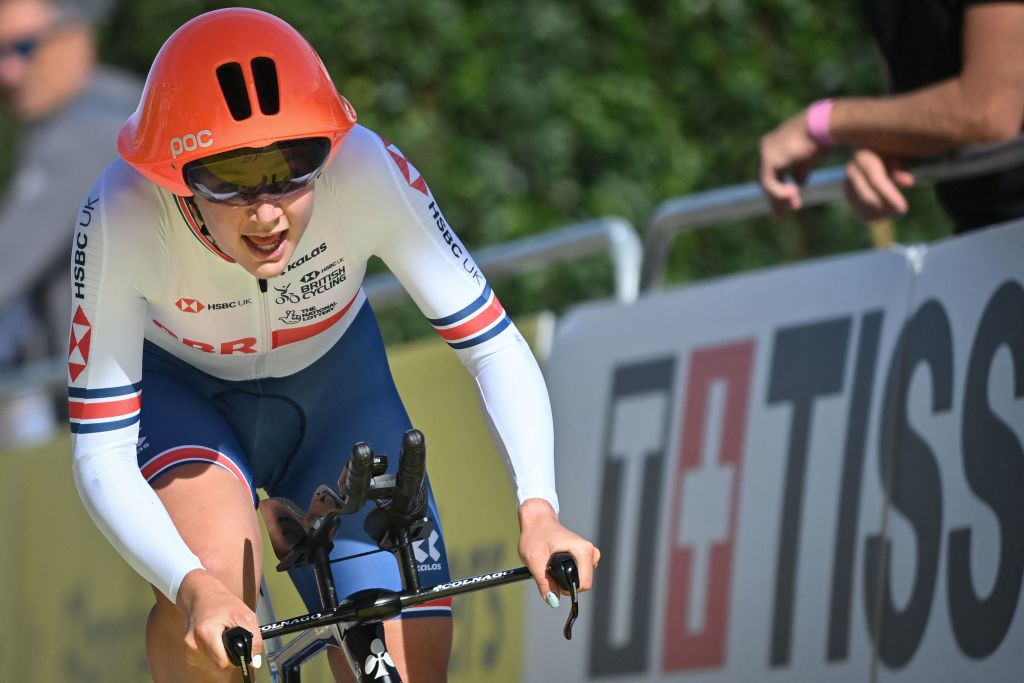 Zoe Backstedt wins junior women's time trial at World Championships