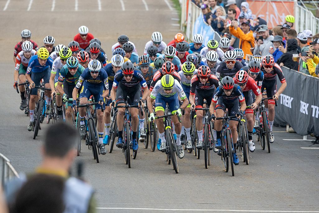 Start of the Waterloo UCI Cyclo-cross World Cup men