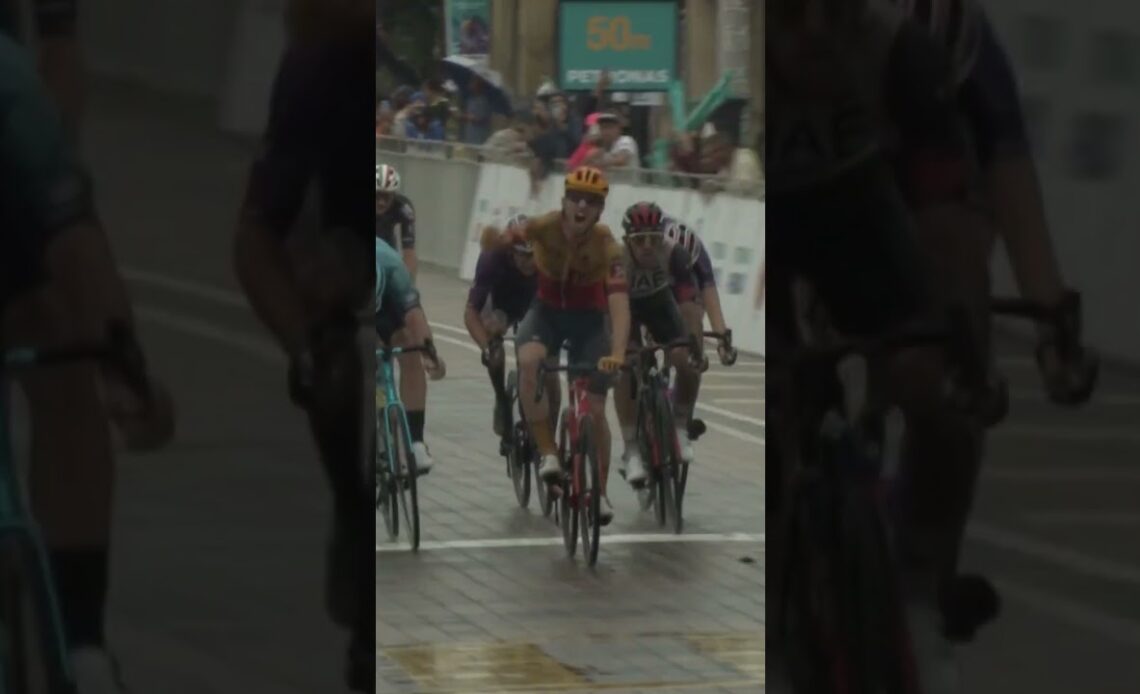 Chaotic Sprint On Wet Roads #shorts