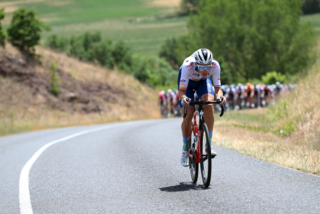 Niki Terpstra crashes, finishes last in final road race Paris-Tours