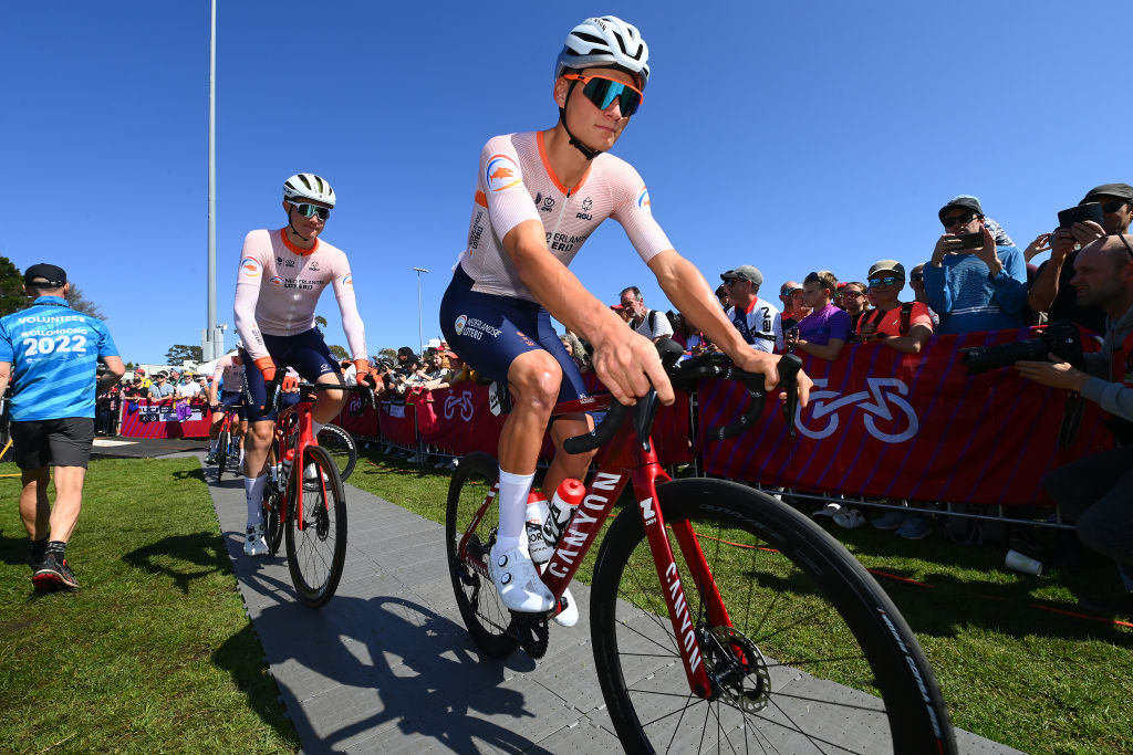 Van der Poel obeys unspoken rules of road at UCI Gravel World Championships