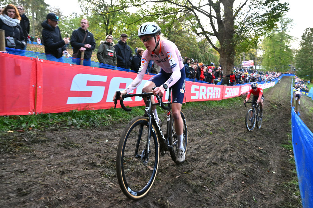 Fem van Empel aspires to race Spring Classics with new teammate Marianne Vos in 2023