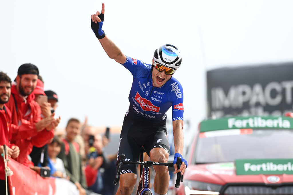 Jay Vine makes surprise transfer from Alpecin-Deceuninck to UAE Team Emirates