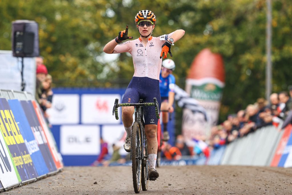 Lauren Molengraaf wins junior women's title at Cyclo-cross European Championships