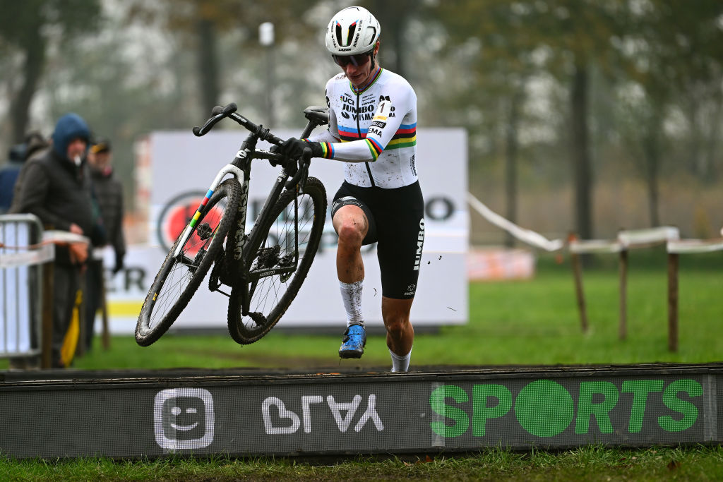 Marianne Vos pulls out of cyclocross Overijse World Cup after blowing up in Merksplas