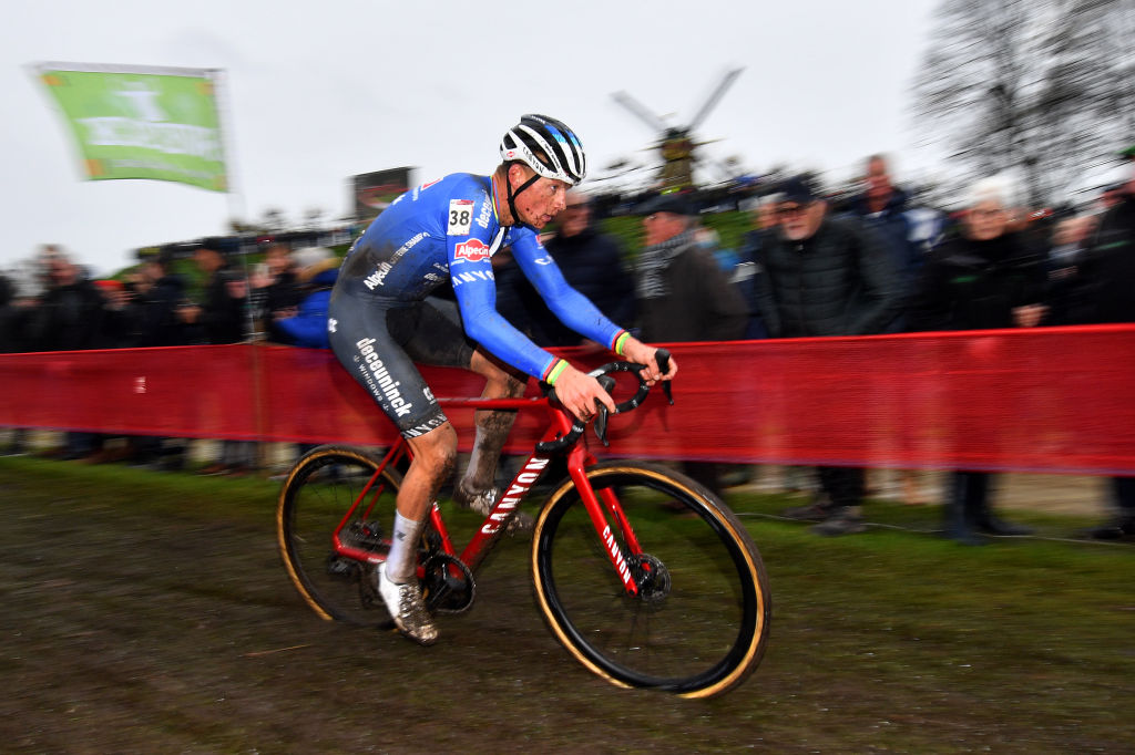 Mathieu van der Poel makes winning cyclocross return at Hulst World Cup ...