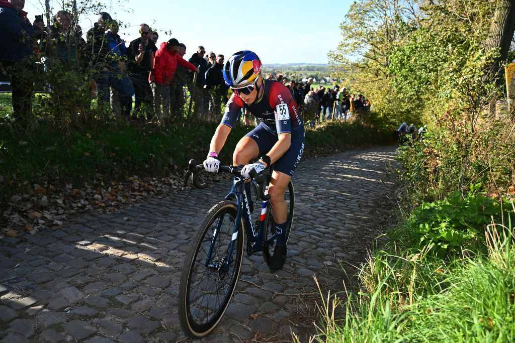 'My gears stopped working' mechanicals mar Pauline Ferrand-Prévot's debut with Ineos Grenadiers