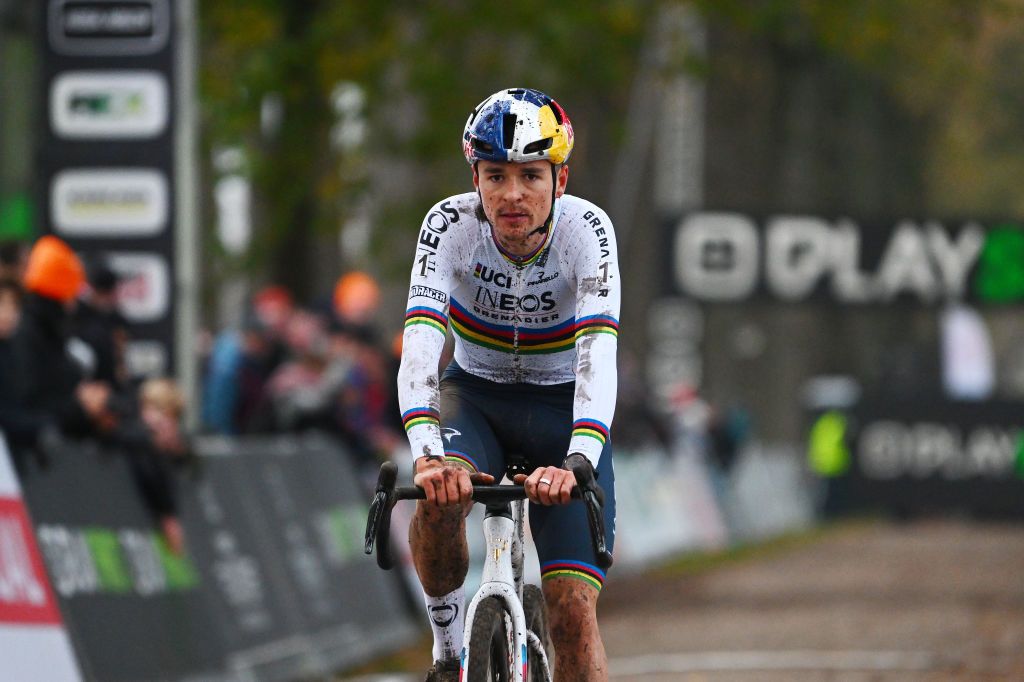 Tom Pidcock makes 'too many mistakes' as he shows off rainbow jersey and bike