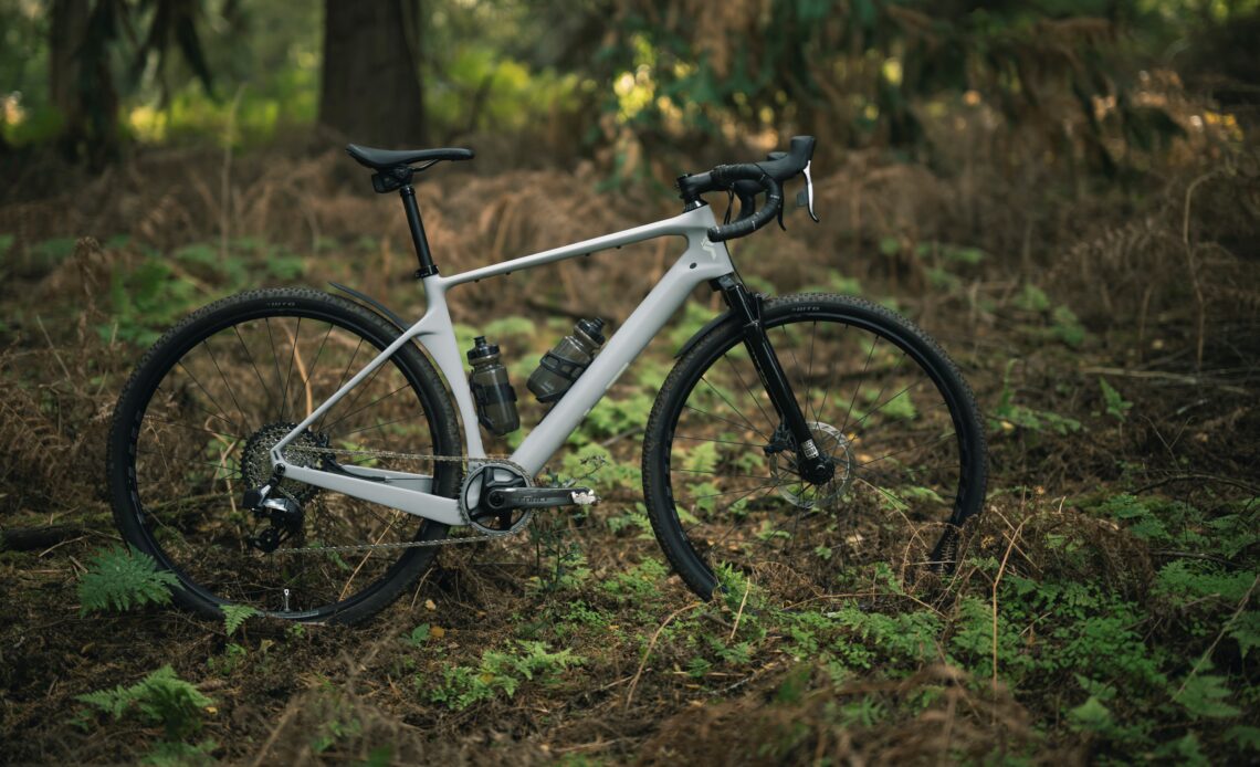 We test out the gravity inspired design of the new YT Szepter in a first ride review