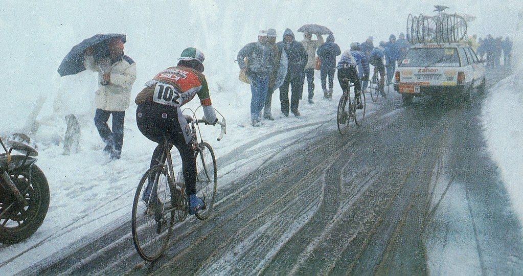 keep your feet warm during winter cycling