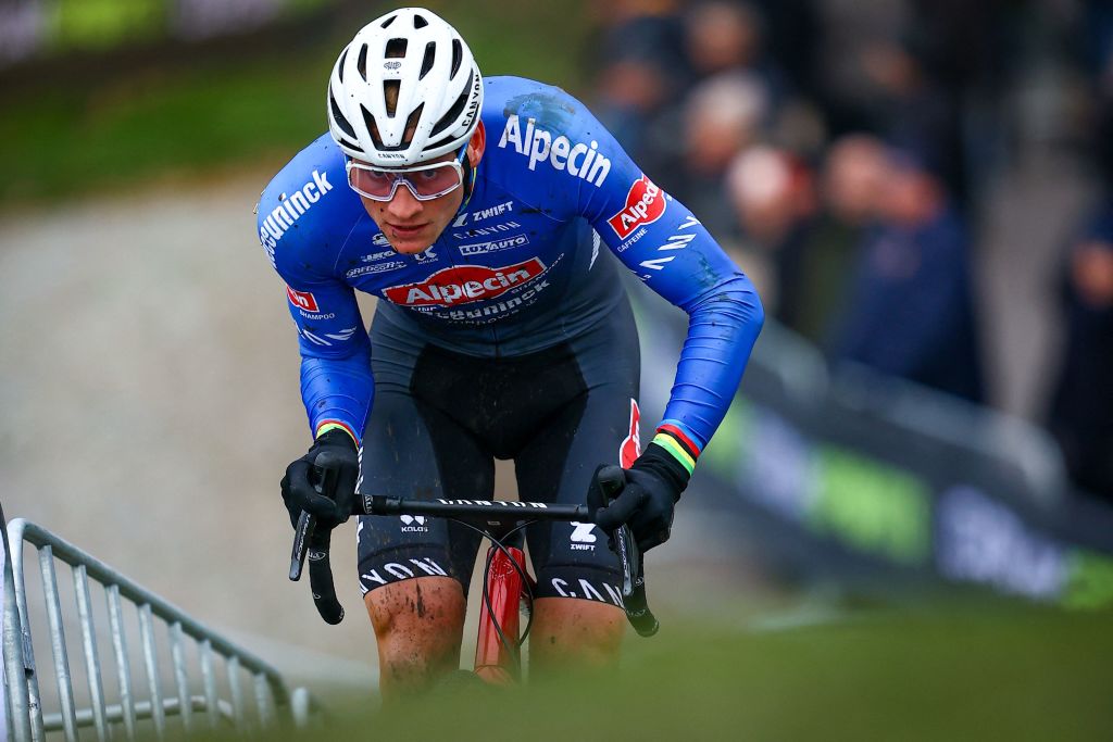 Mathieu van der Poel injures knee and shoulder in crash at Superprestige Boom