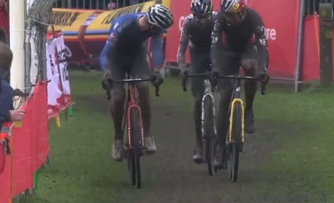 This was the absolutely thrilling sprint between Mathieu van der Poel, Wout van Aert and Tom Pidcock