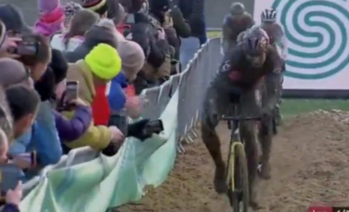Watch Wout van Aert give an absolute master class in sand riding