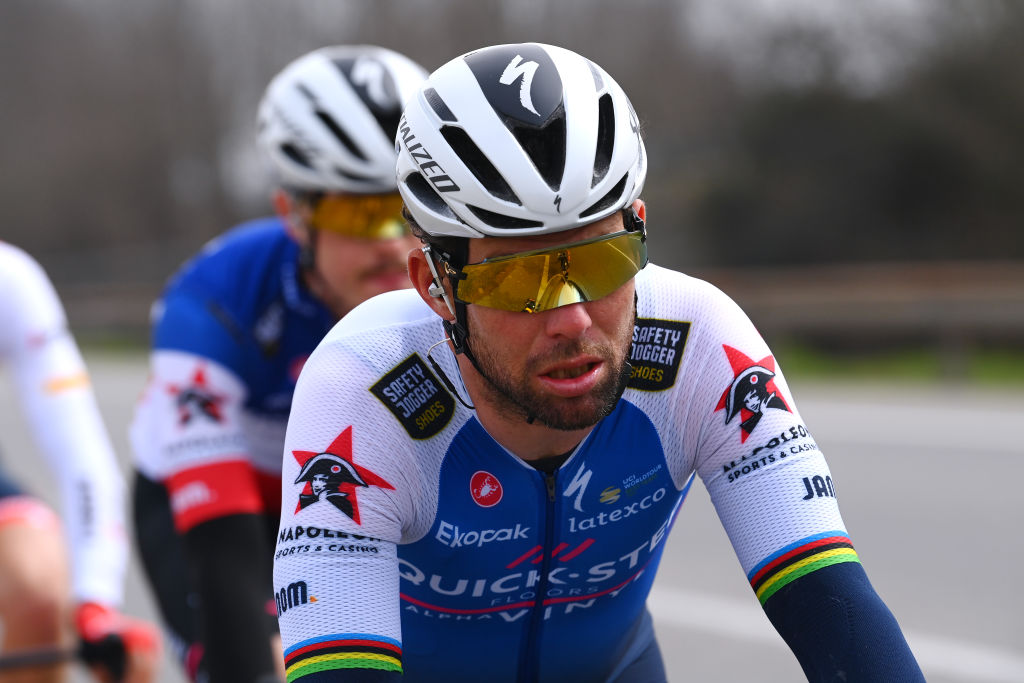 Mark Cavendish had 'Rambo knife' held to throat during during robbery
