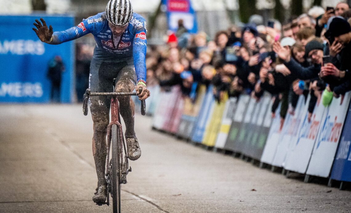 Mathieu van der Poel wins final Cyclocross World Cup in Besançon