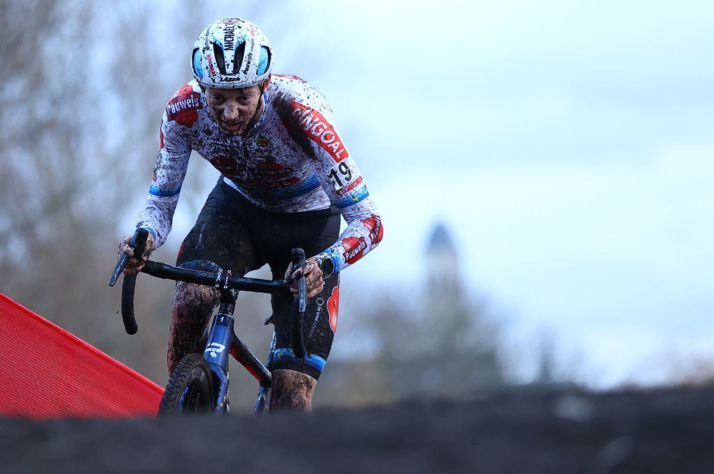 Michael Vanthourenhout beats Laurens Sweeck to score Belgian cyclocross title
