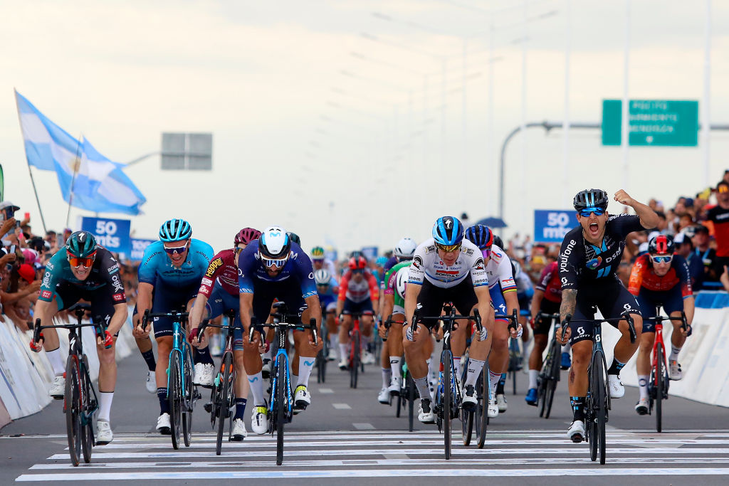 Sam Welsford comes out on top in tight stage 6 Vuelta a San Juan sprint