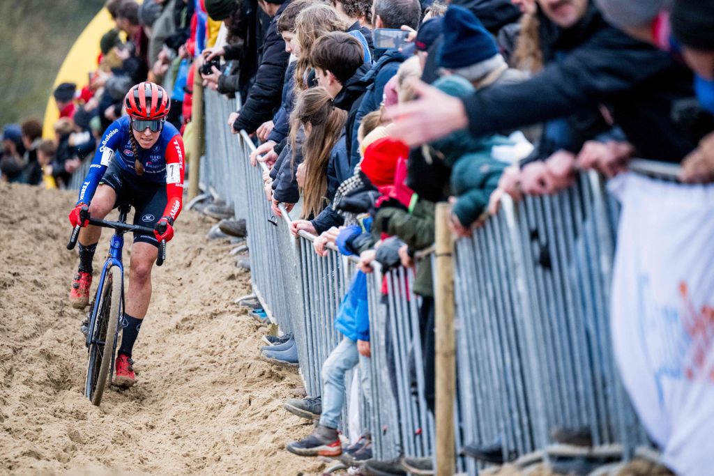 Van Anrooij claims solo Zonhoven World Cup victory