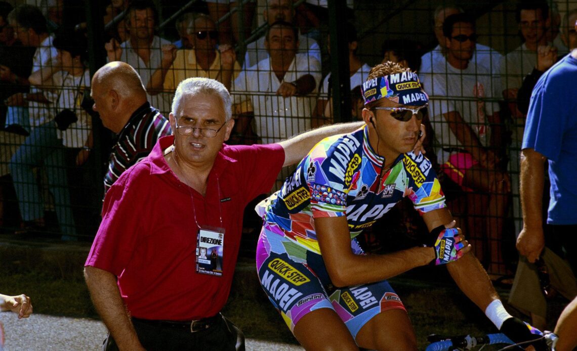 A Groupama–FDJ rider brought back some classic '90s cycling fashion